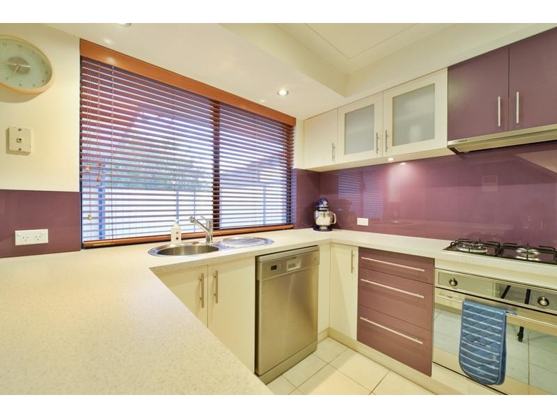 2/4 Lloyd Street, Cannington WA 6107