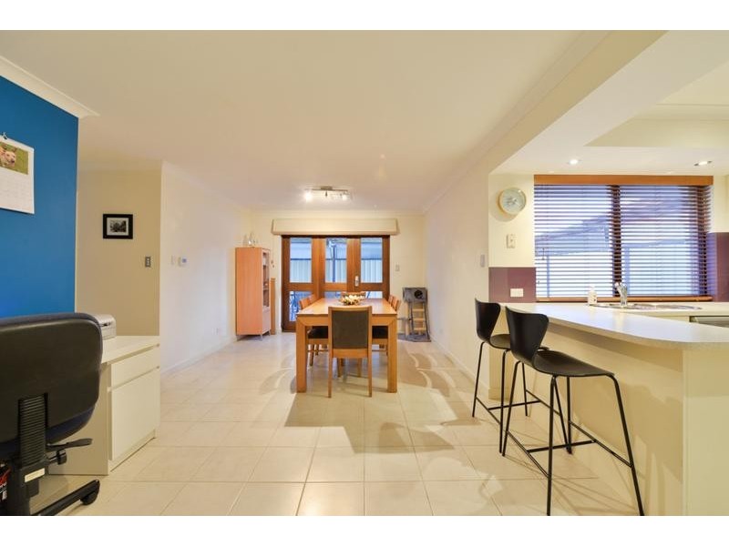 2/4 Lloyd Street, Cannington WA 6107