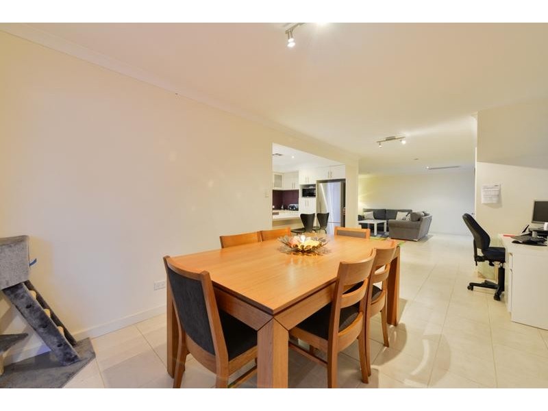 2/4 Lloyd Street, Cannington WA 6107