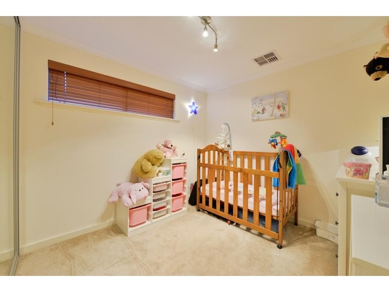 2/4 Lloyd Street, Cannington WA 6107