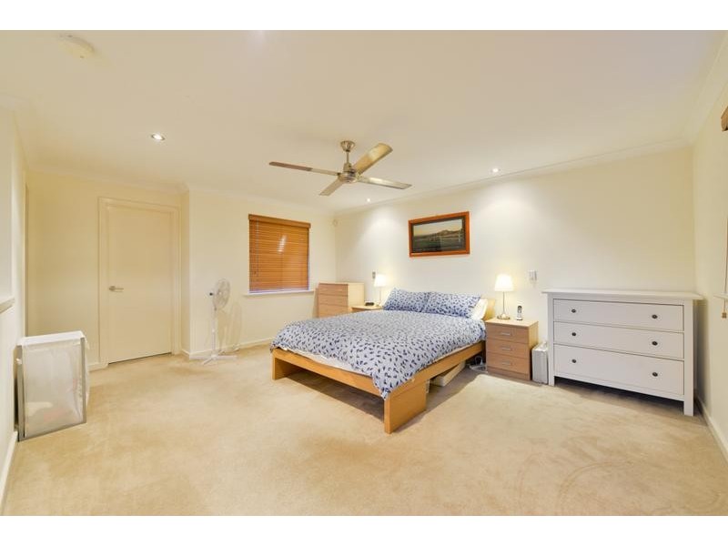 2/4 Lloyd Street, Cannington WA 6107