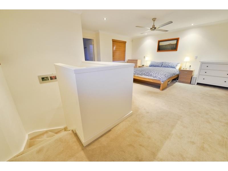 2/4 Lloyd Street, Cannington WA 6107