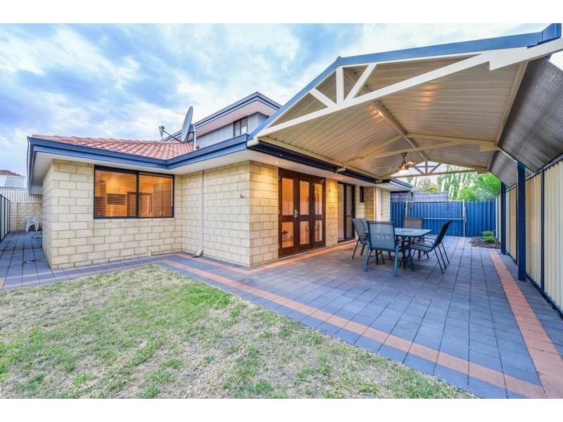 2/4 Lloyd Street, Cannington WA 6107