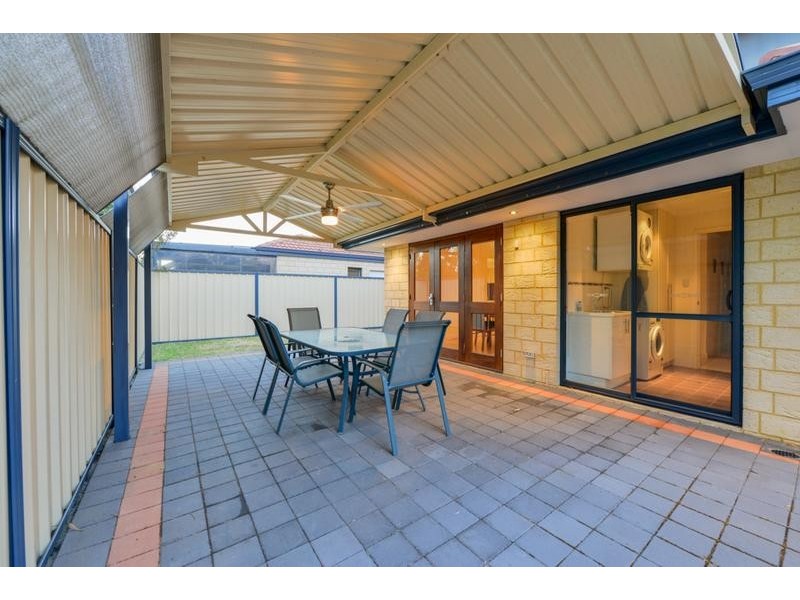 2/4 Lloyd Street, Cannington WA 6107