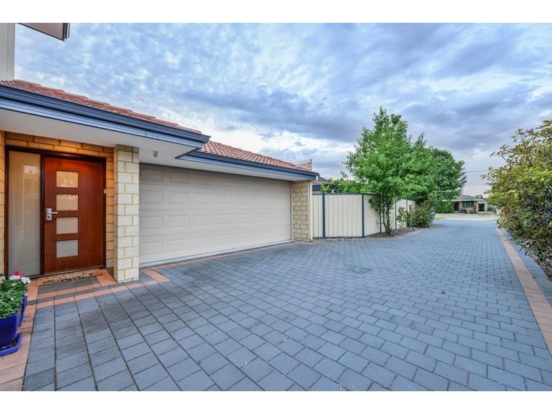 2/4 Lloyd Street, Cannington WA 6107