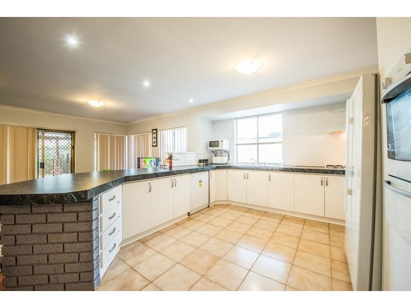 35 Redheart Drive, Thornlie WA 6108