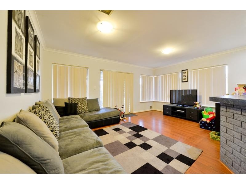 35 Redheart Drive, Thornlie WA 6108