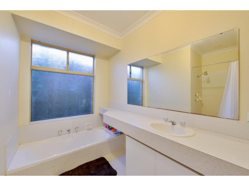 35 Redheart Drive, Thornlie WA 6108