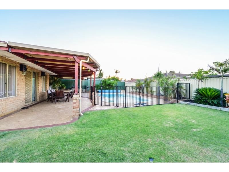 35 Redheart Drive, Thornlie WA 6108