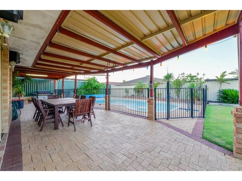 35 Redheart Drive, Thornlie WA 6108