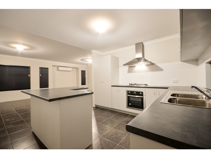 11 Terracina Parkway, Piara Waters WA 6112