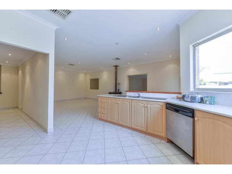 3 Dabchick Close, East Cannington WA 6107
