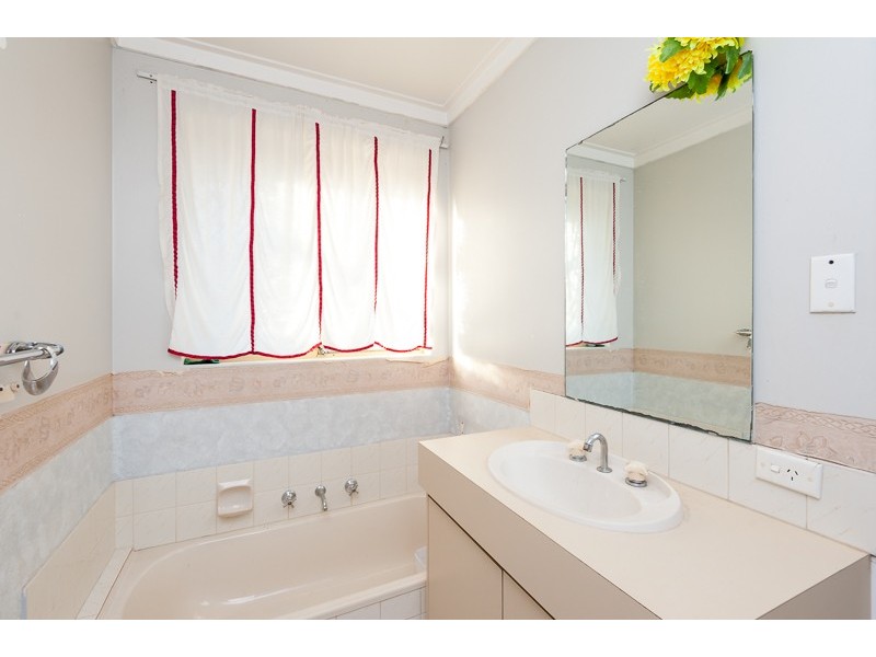 8 Price Court, Brookdale WA 6112