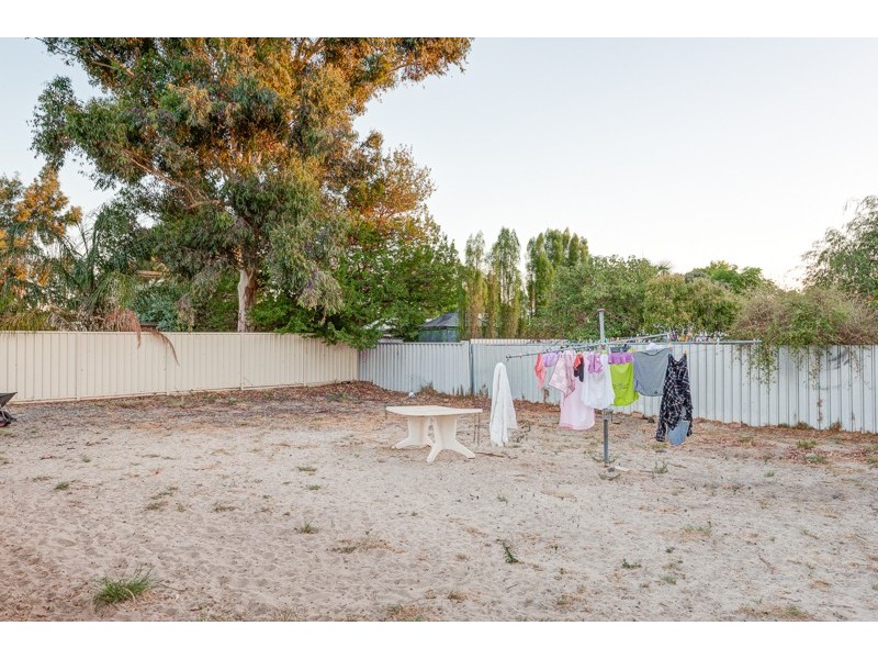 8 Price Court, Brookdale WA 6112