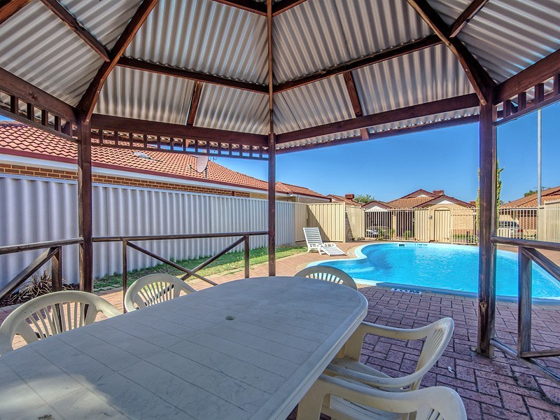 13/268 Wharf Street, Queens Park WA 6107