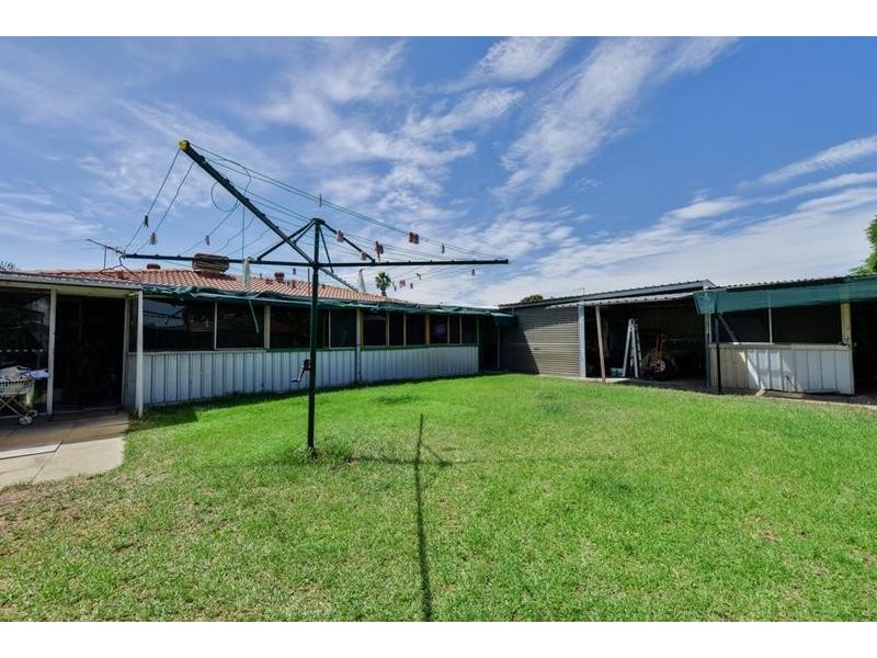 16 Cosmos Street, East Cannington WA 6107