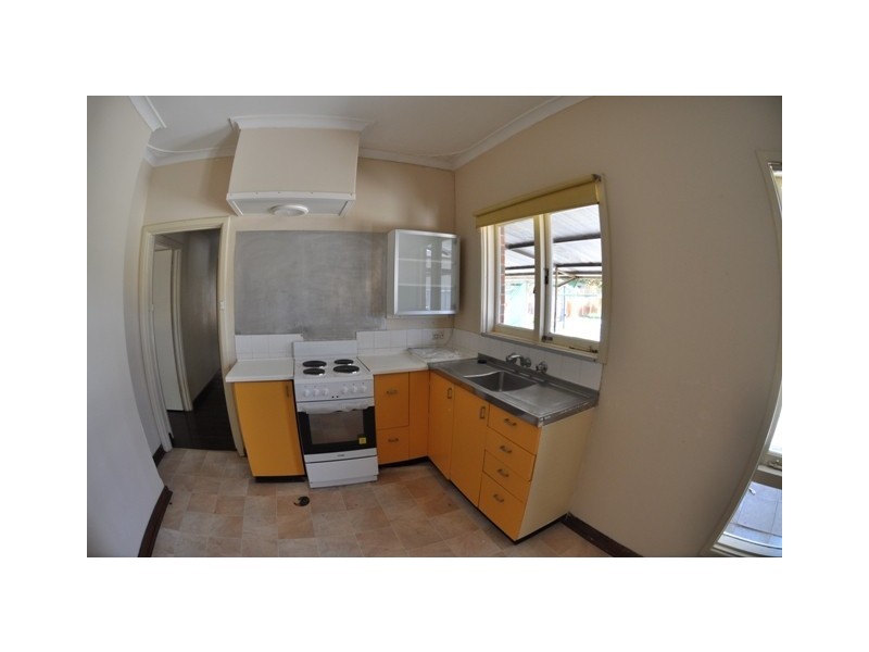 306 Wharf Street, Queens Park WA 6107