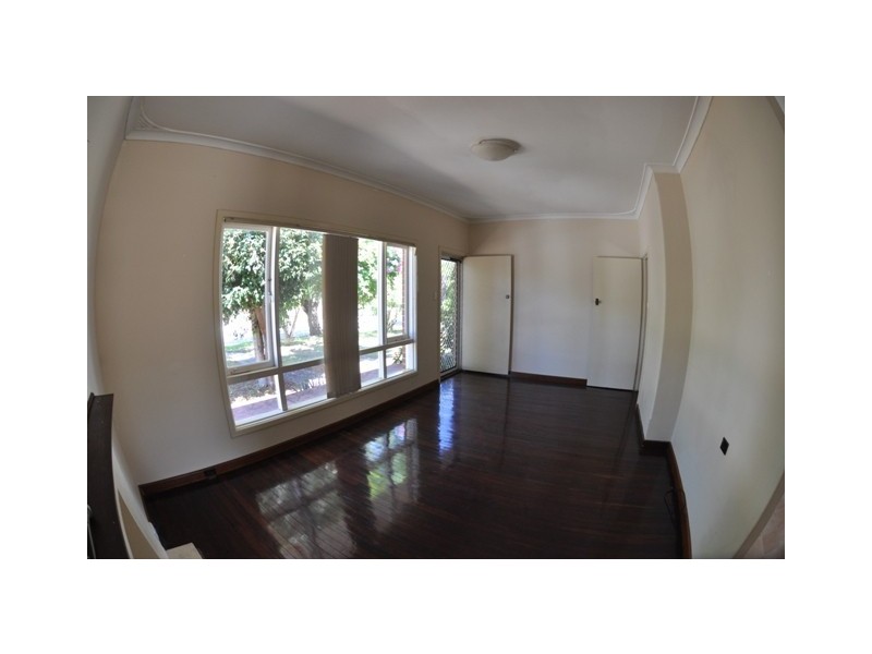 306 Wharf Street, Queens Park WA 6107