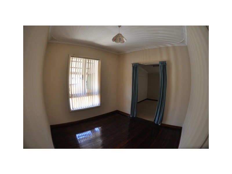 306 Wharf Street, Queens Park WA 6107