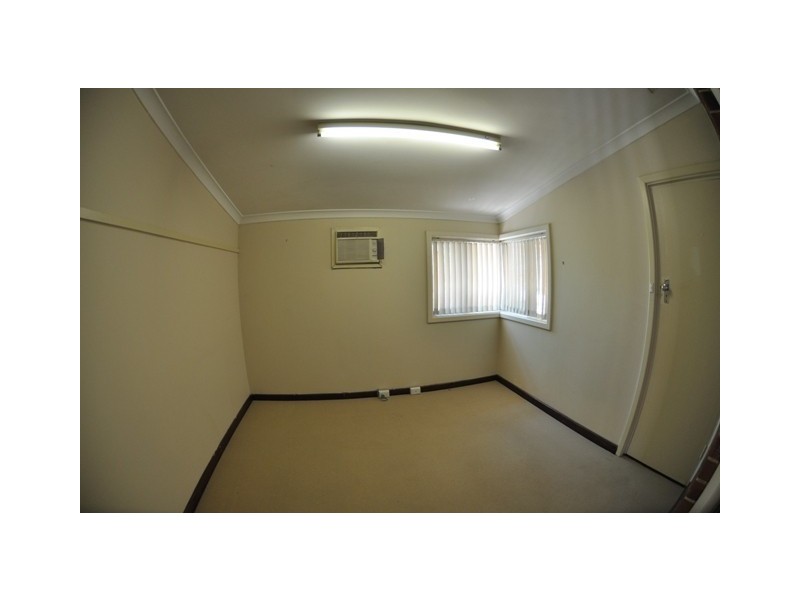 306 Wharf Street, Queens Park WA 6107