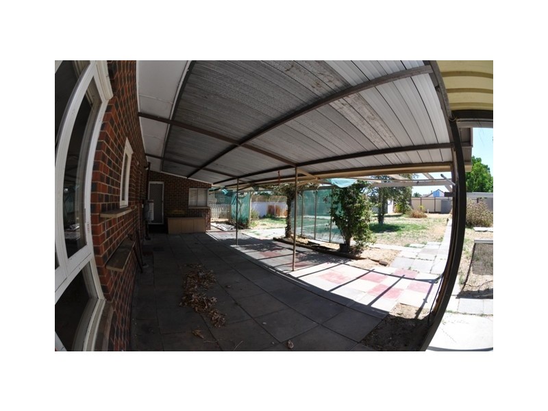 306 Wharf Street, Queens Park WA 6107