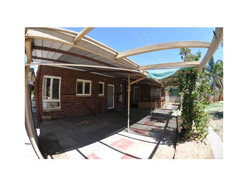 306 Wharf Street, Queens Park WA 6107