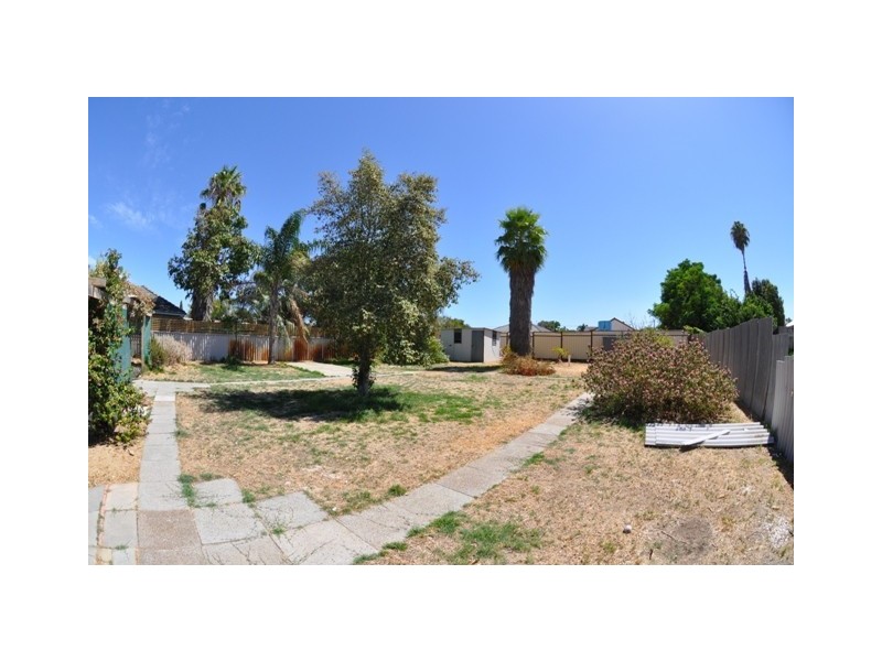 306 Wharf Street, Queens Park WA 6107