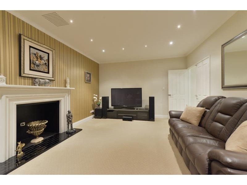 5 Bluestone Loop, Piara Waters WA 6112