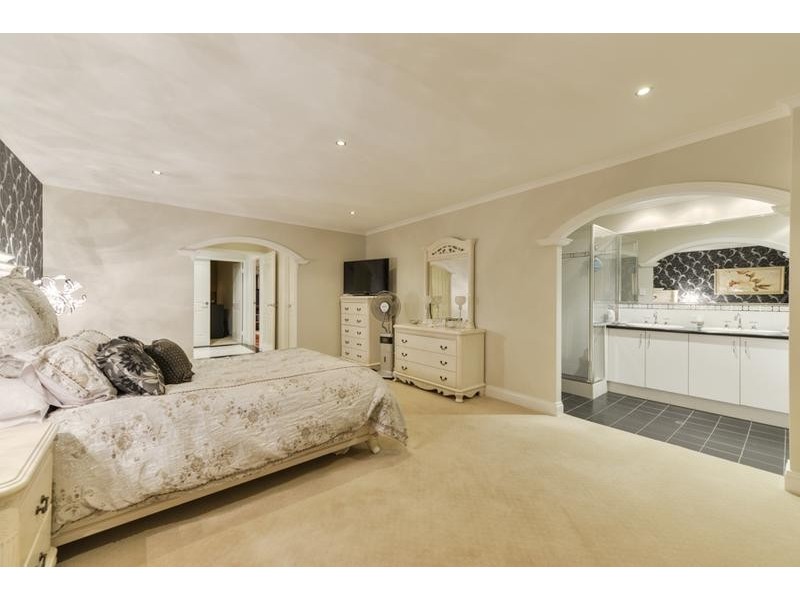 5 Bluestone Loop, Piara Waters WA 6112