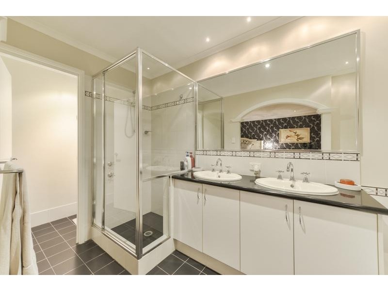 5 Bluestone Loop, Piara Waters WA 6112