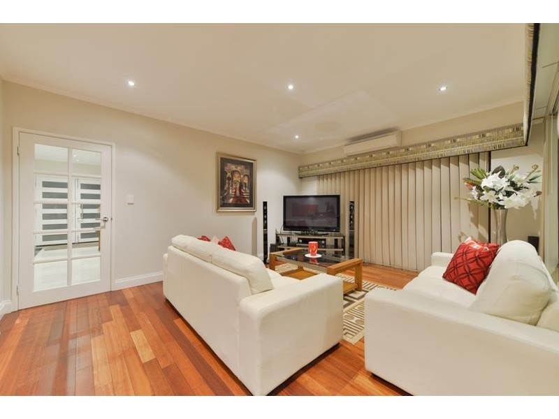 5 Bluestone Loop, Piara Waters WA 6112