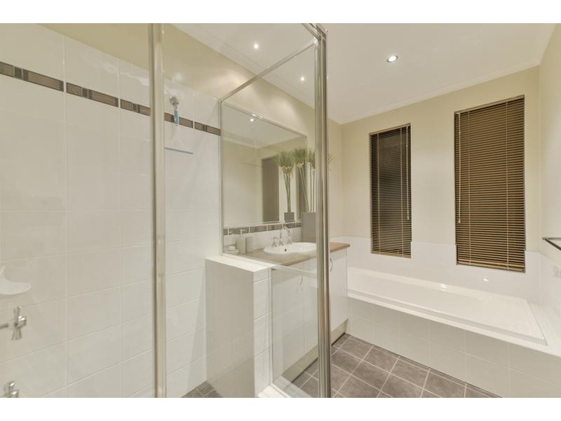 5 Bluestone Loop, Piara Waters WA 6112
