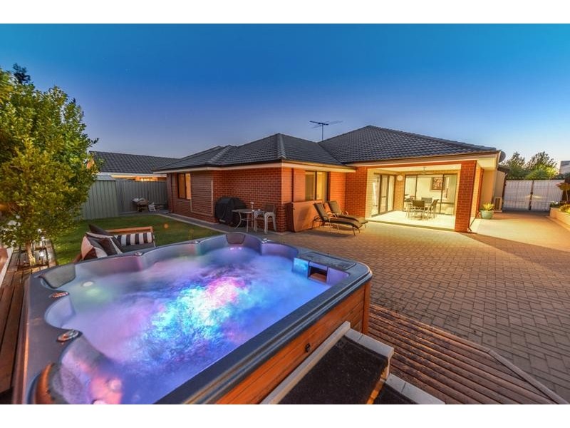 5 Bluestone Loop, Piara Waters WA 6112