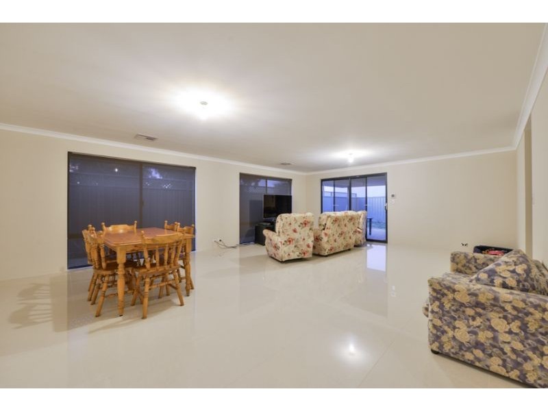 31 Retchford Way, Queens Park WA 6107