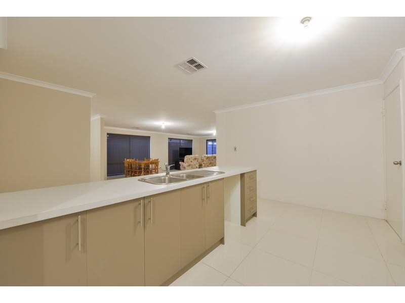 31 Retchford Way, Queens Park WA 6107
