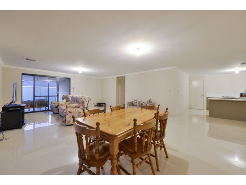 31 Retchford Way, Queens Park WA 6107