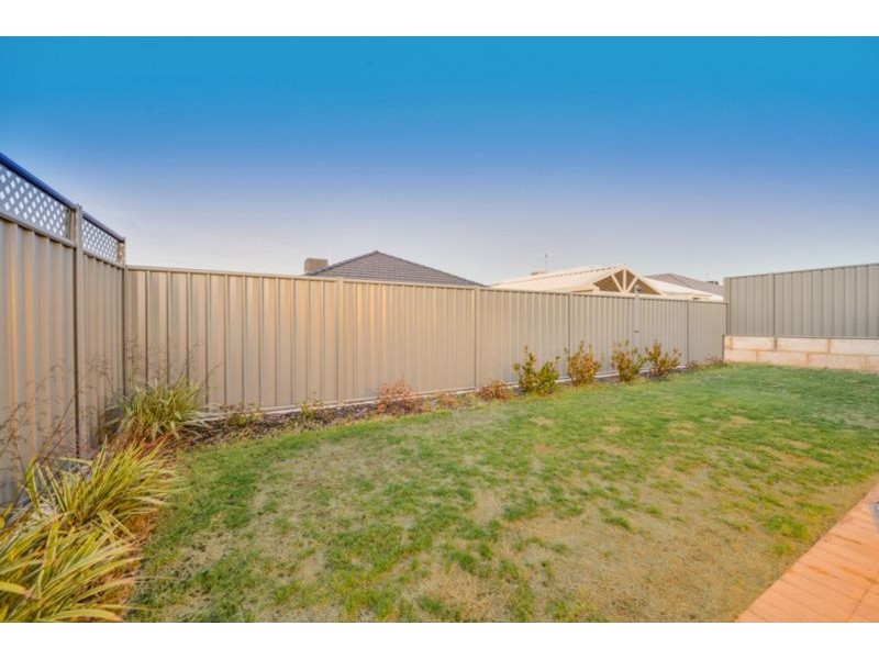 31 Retchford Way, Queens Park WA 6107
