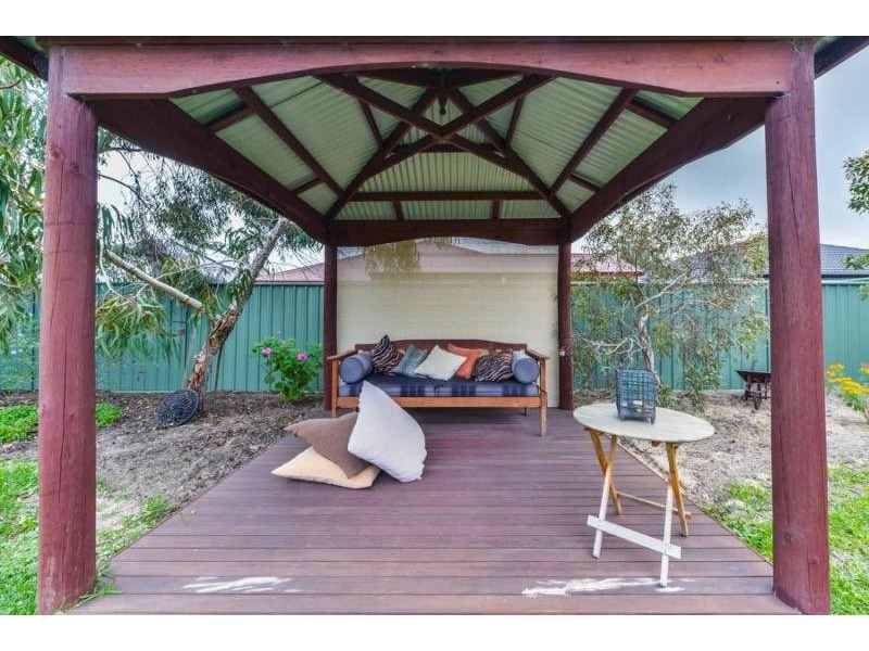 6 Steineck Way, Wattle Grove WA 6107