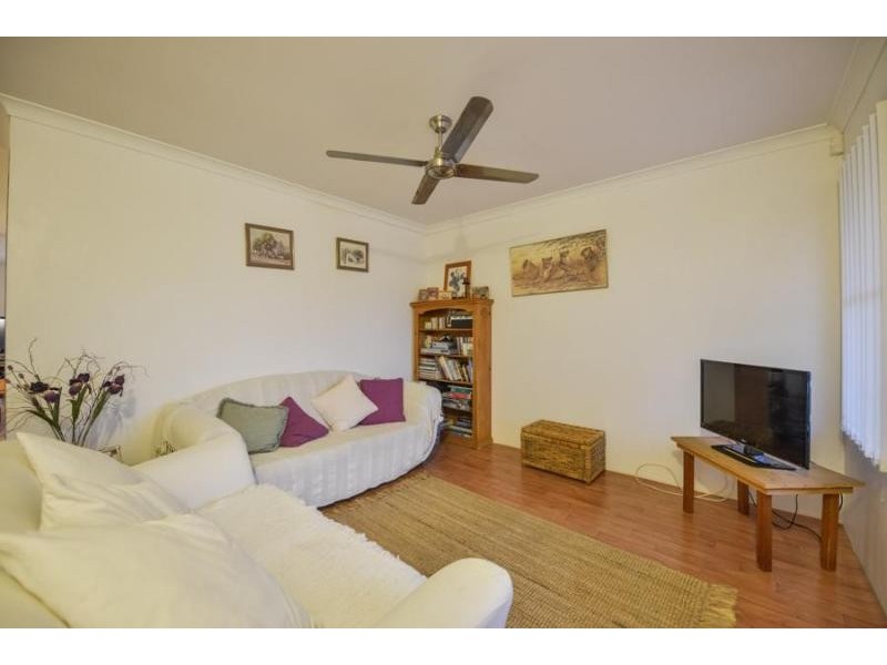 6 Steineck Way, Wattle Grove WA 6107