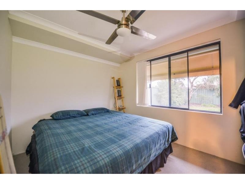 6 Steineck Way, Wattle Grove WA 6107