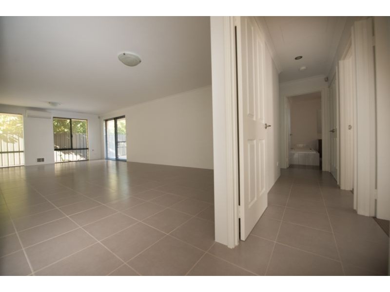 6C Lacey Street, Beckenham WA 6107