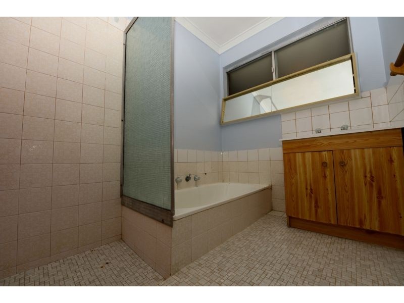 100 Luyer Avenue, Cannington WA 6107