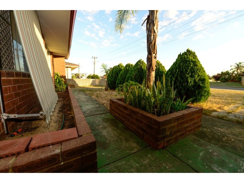 100 Luyer Avenue, Cannington WA 6107
