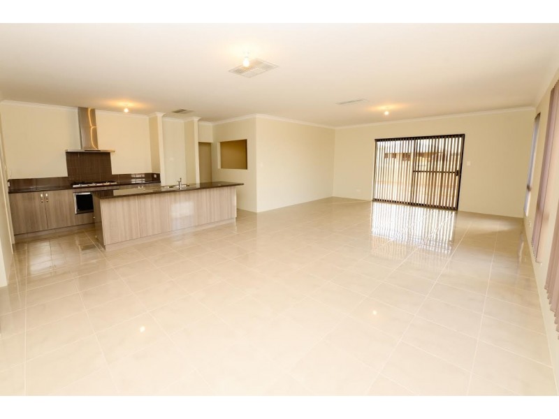 15 Cooli Street, Hammond Park WA 6164