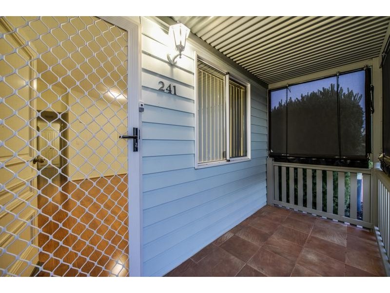 241/597 Kalamunda Road, High Wycombe WA 6057