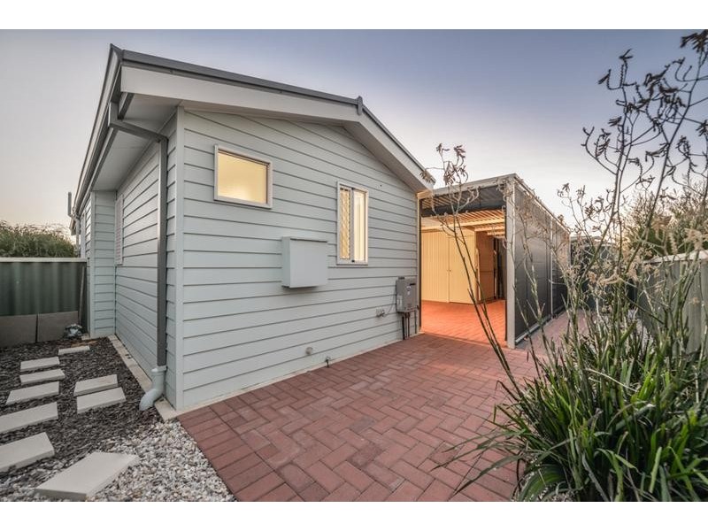 241/597 Kalamunda Road, High Wycombe WA 6057