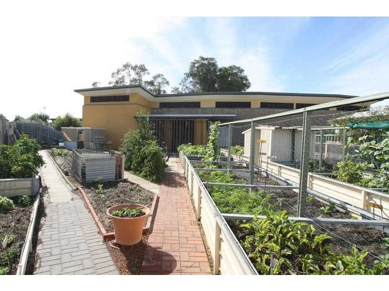 241/597 Kalamunda Road, High Wycombe WA 6057
