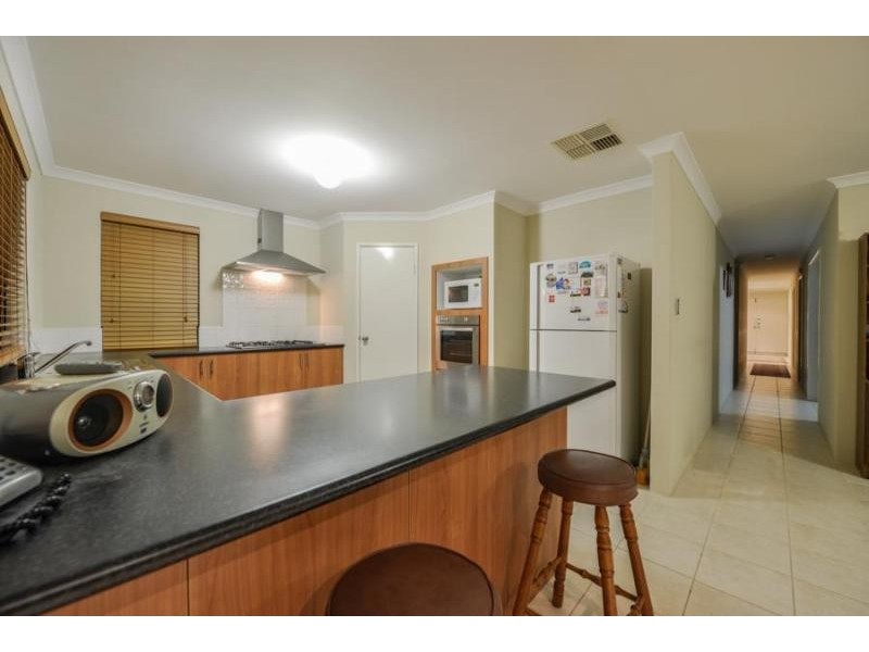 8 Crossley Way, Harrisdale WA 6112