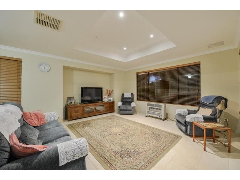 8 Crossley Way, Harrisdale WA 6112