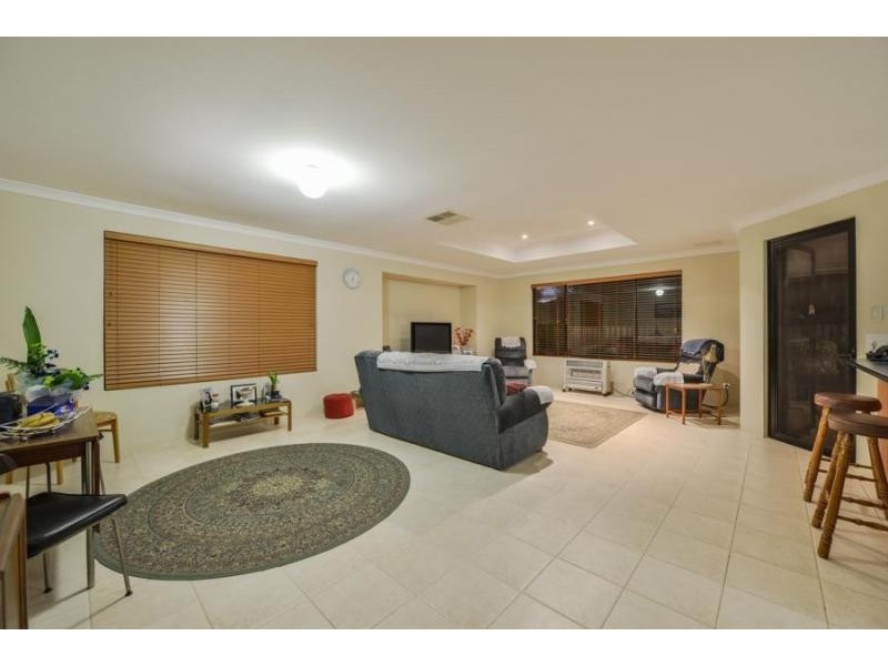 8 Crossley Way, Harrisdale WA 6112